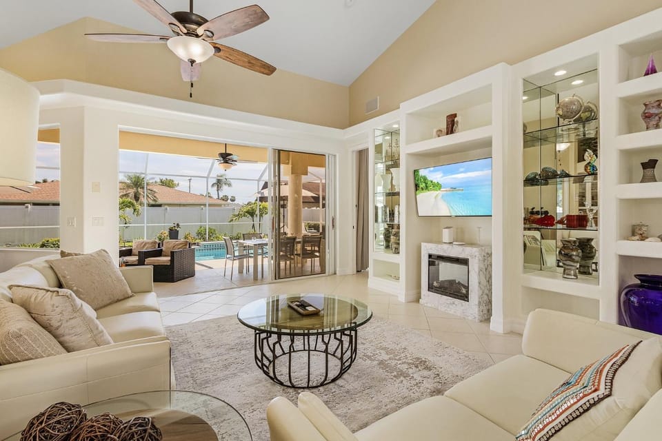 Living room, Pool view