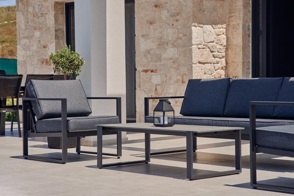 Patio, Day, Living room, Seating area