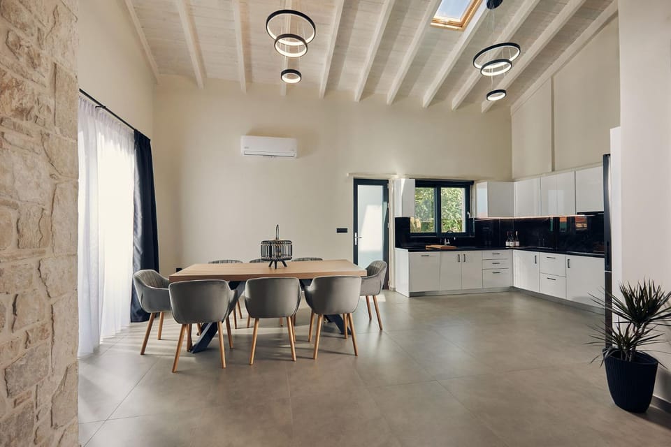 Kitchen or kitchenette, Dining area, minibar, pet friendly, stove