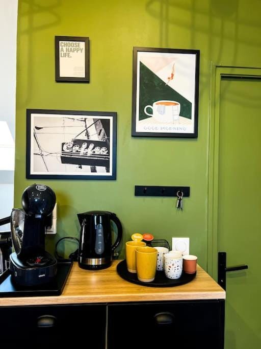 Coffee/tea facilities, toaster