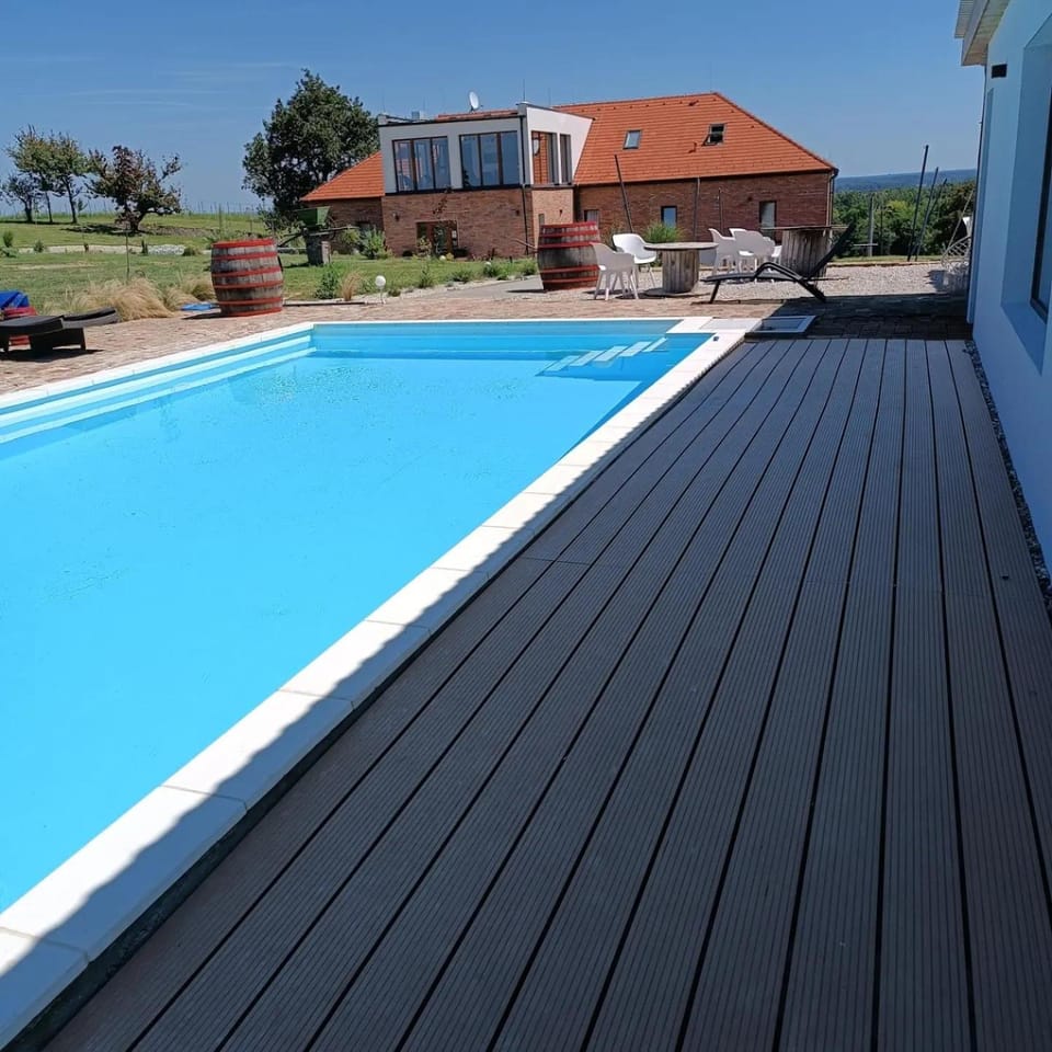 Property building, Day, Swimming pool