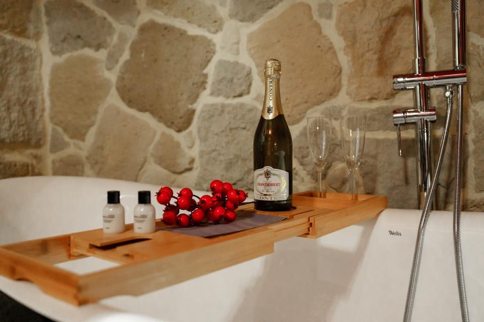 Bathroom, Drinks, Bath