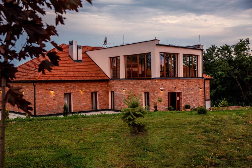 Property building, Day, Garden