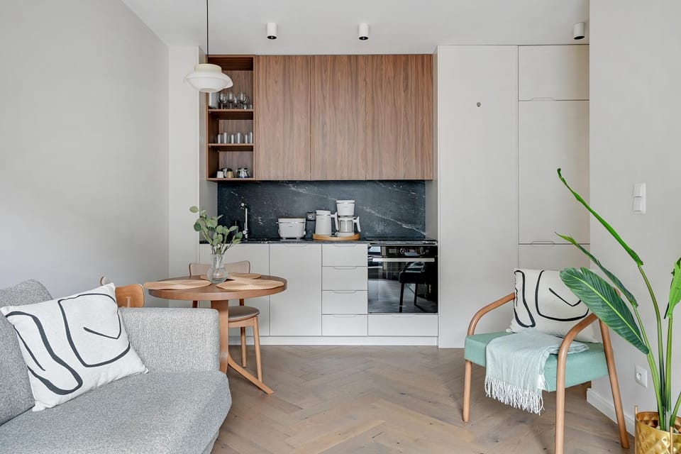 Coffee/tea facilities, Kitchen or kitchenette, Living room, Seating area