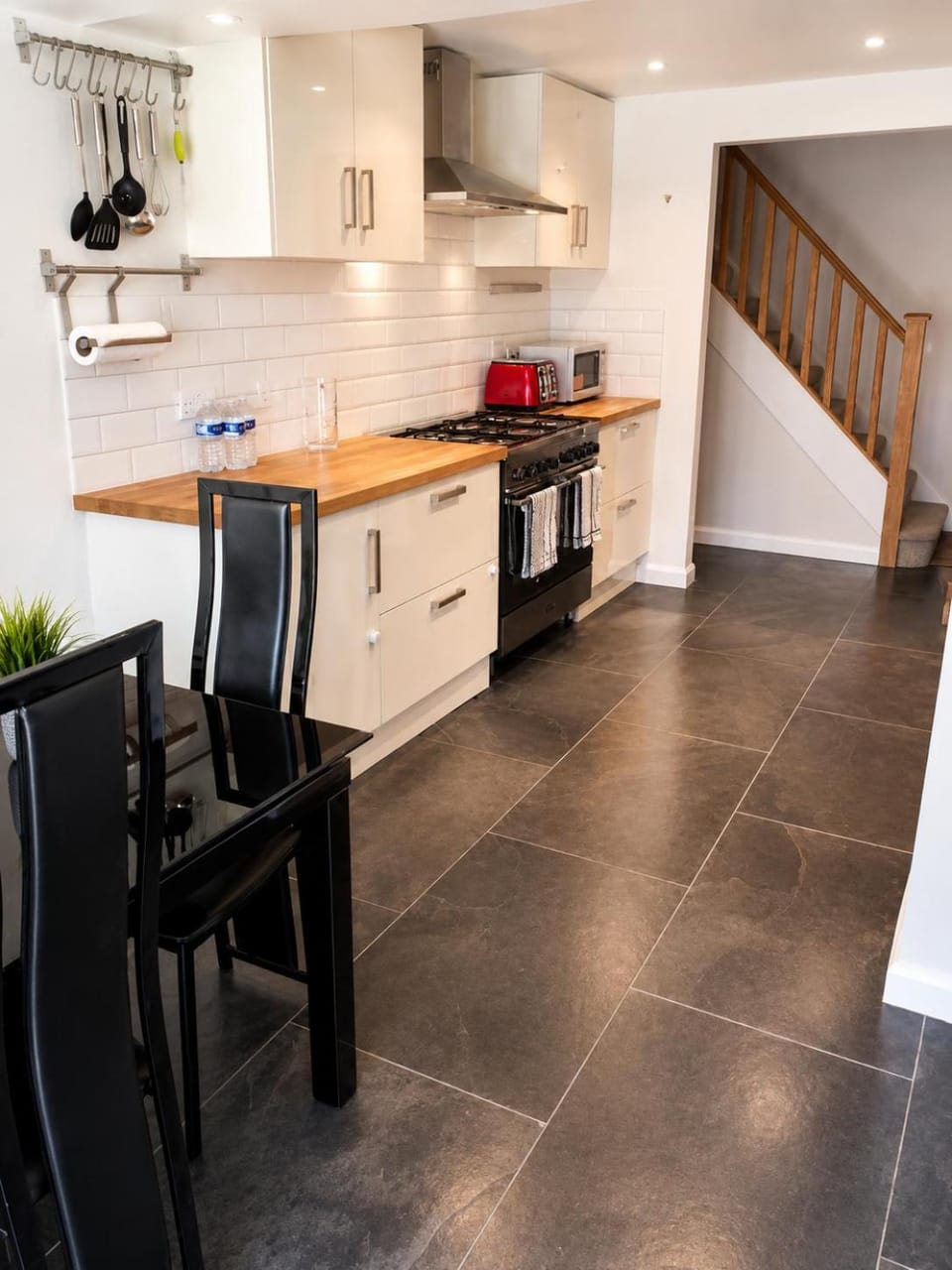 Kitchen or kitchenette, Dining area, stove