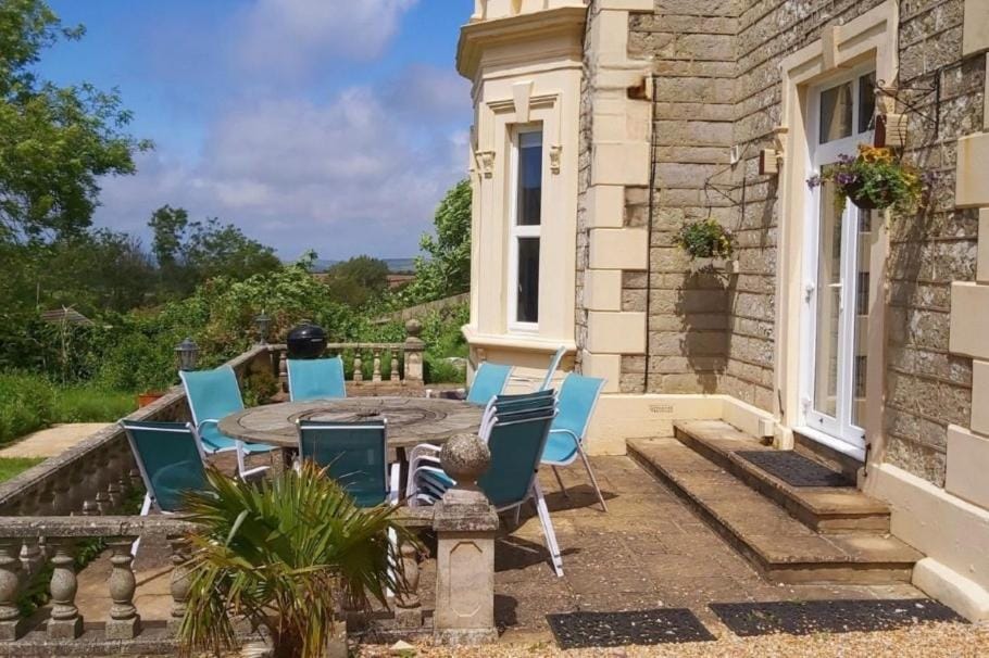 BBQ facilities, Balcony/Terrace, Dining area, Garden view