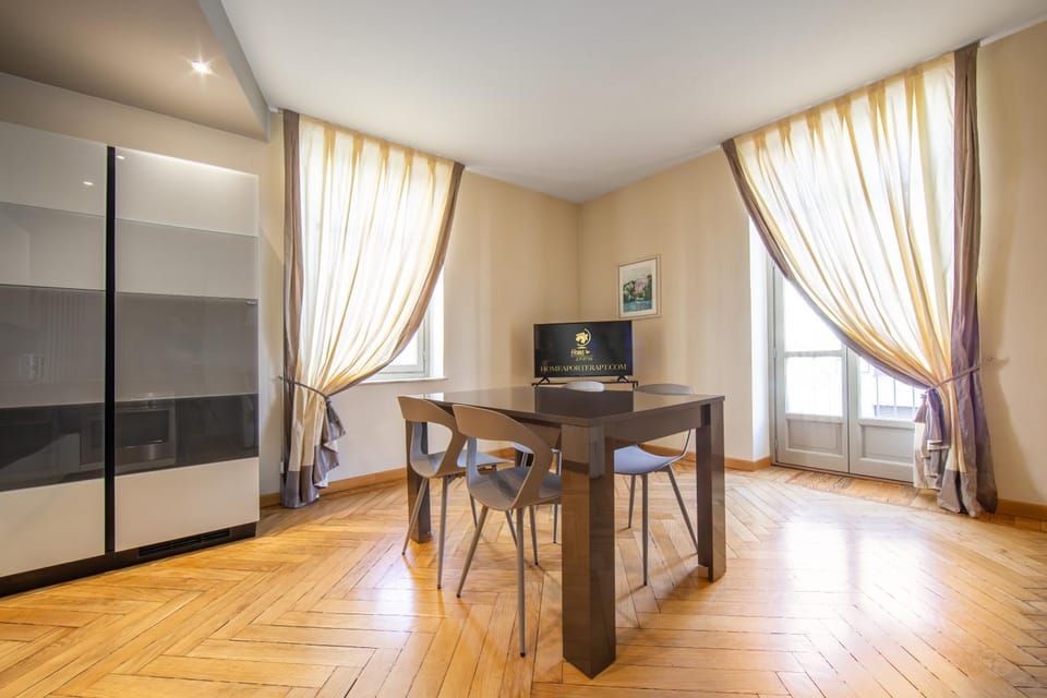 Casa Lagrange - elegant apt in the hurt of centre with parking by Home a porter Apartment in Turin