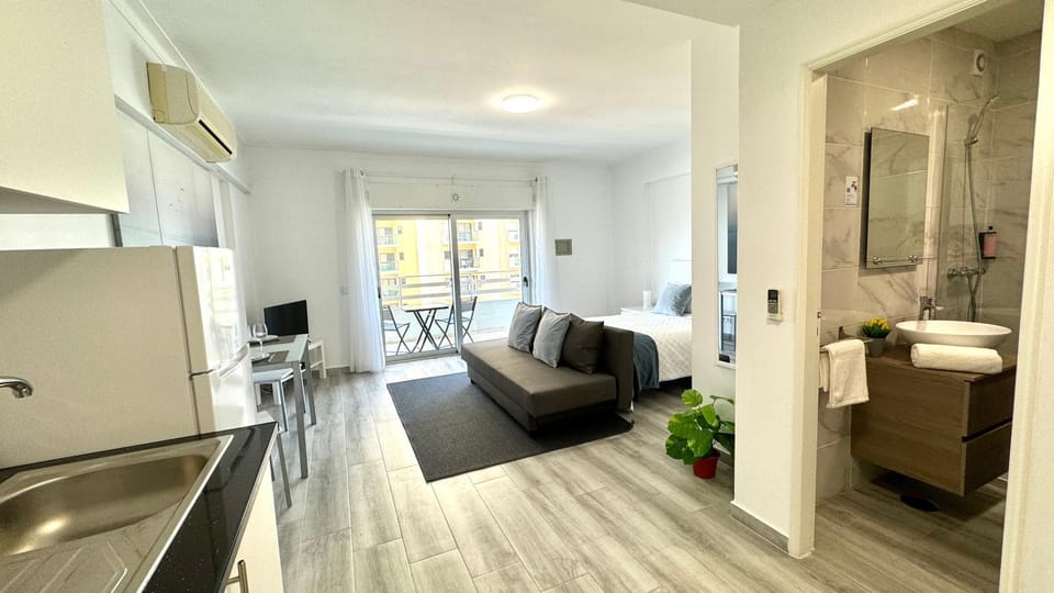 Bed, Bathroom, TV and multimedia, Kitchen or kitchenette