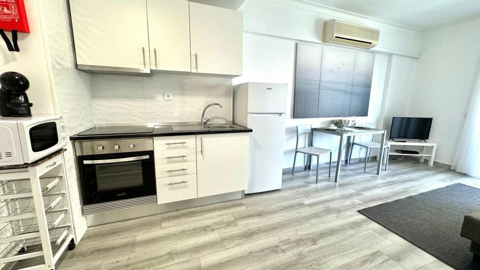 TV and multimedia, Kitchen or kitchenette, Living room