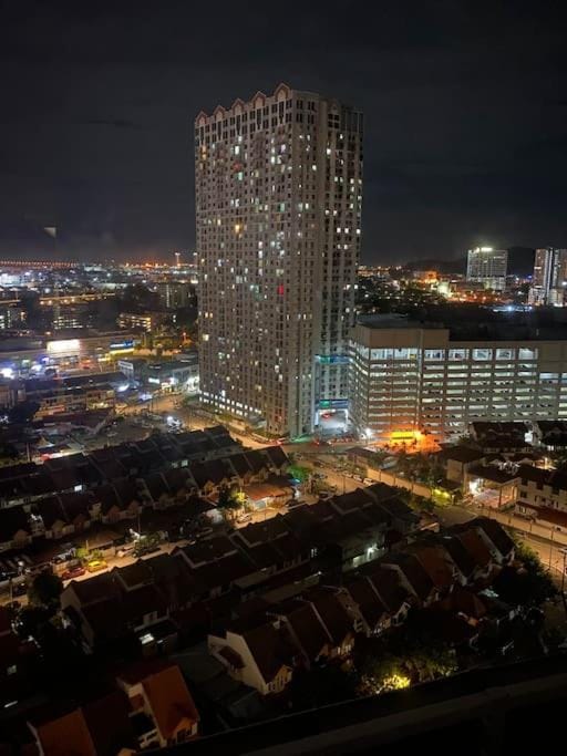 4 PAX ONE BEDROOM SOHO near USM SPICE ARENA AIRPORT MUTIARA SPECIALIST Apartment in Bayan Lepas