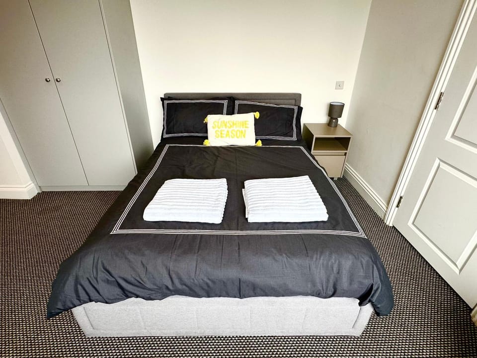 Stylish Modern, Private Apartment,15 Mins To Central London Apartment in London