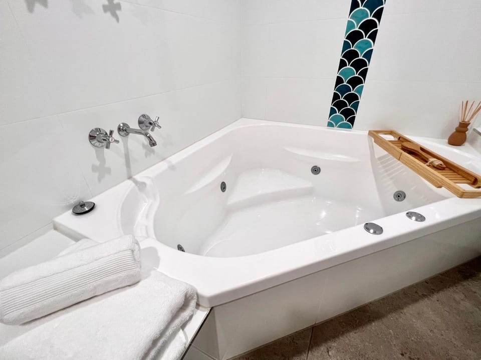 Hot Tub, Hot Tub, Bath