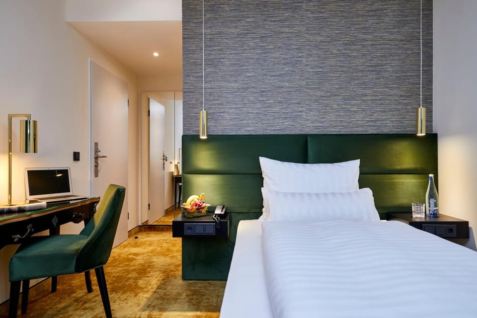 Bed, Photo of the whole room, Bedroom, hair dresser