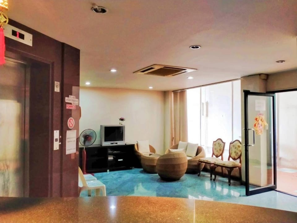 Communal lounge/ TV room, Seating area