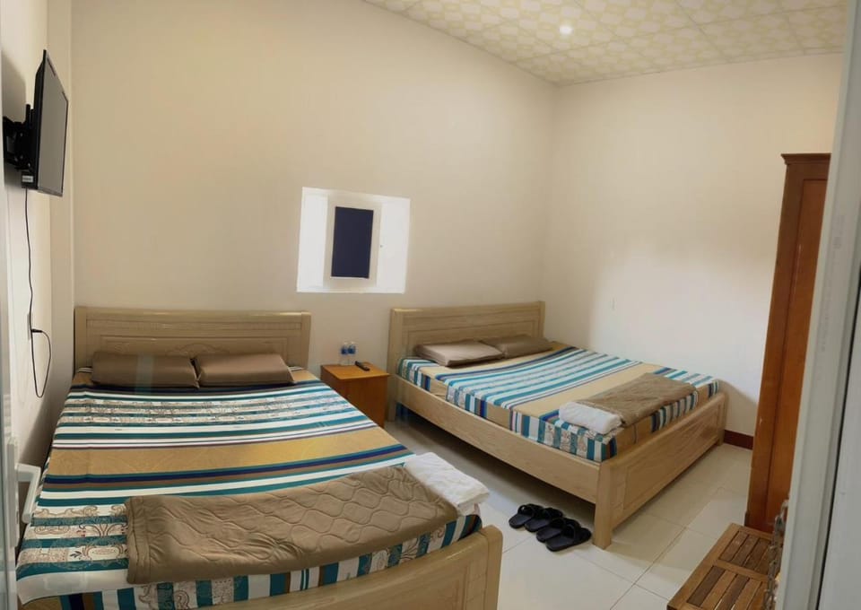 Bed, TV and multimedia, Photo of the whole room, Seating area, Bedroom