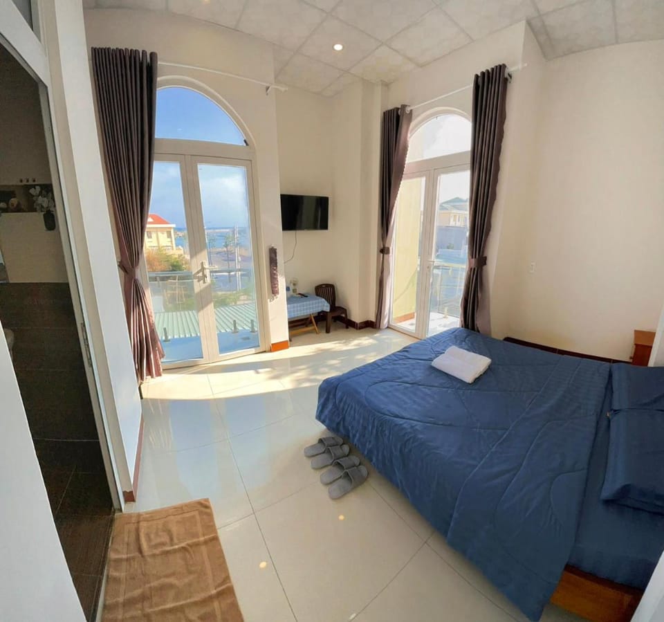 Bed, TV and multimedia, Bedroom