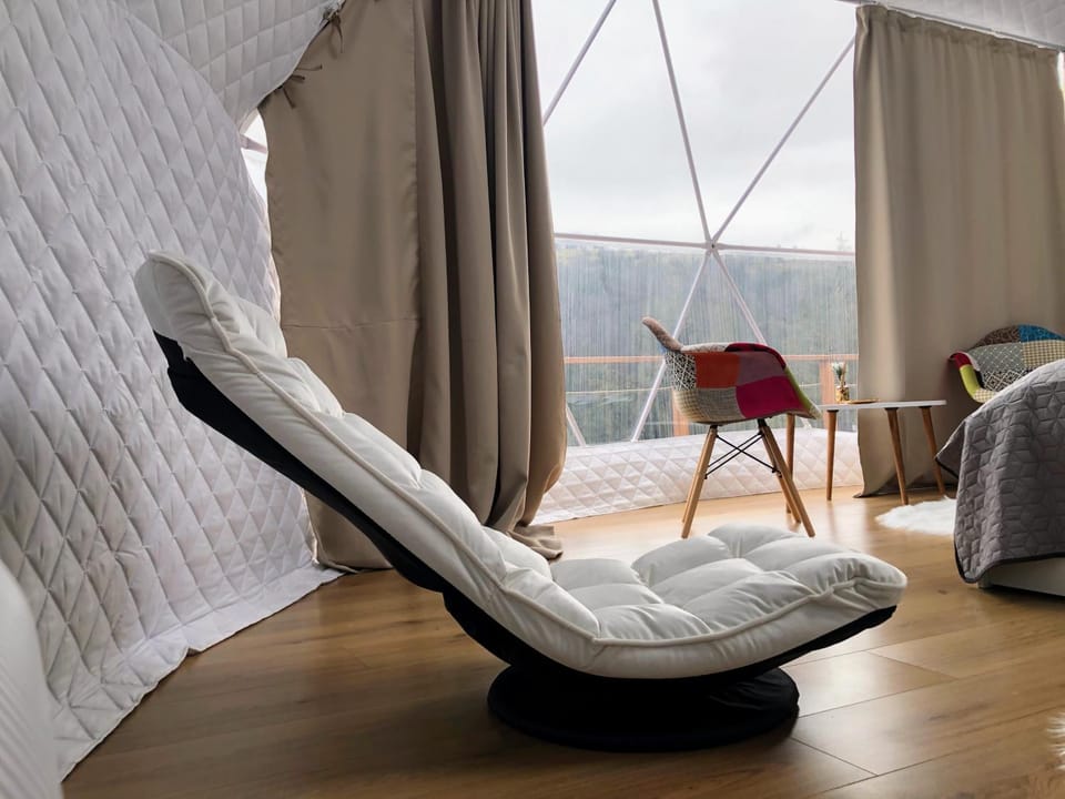 Natural landscape, Living room, Photo of the whole room, Seating area, Bedroom, Mountain view
