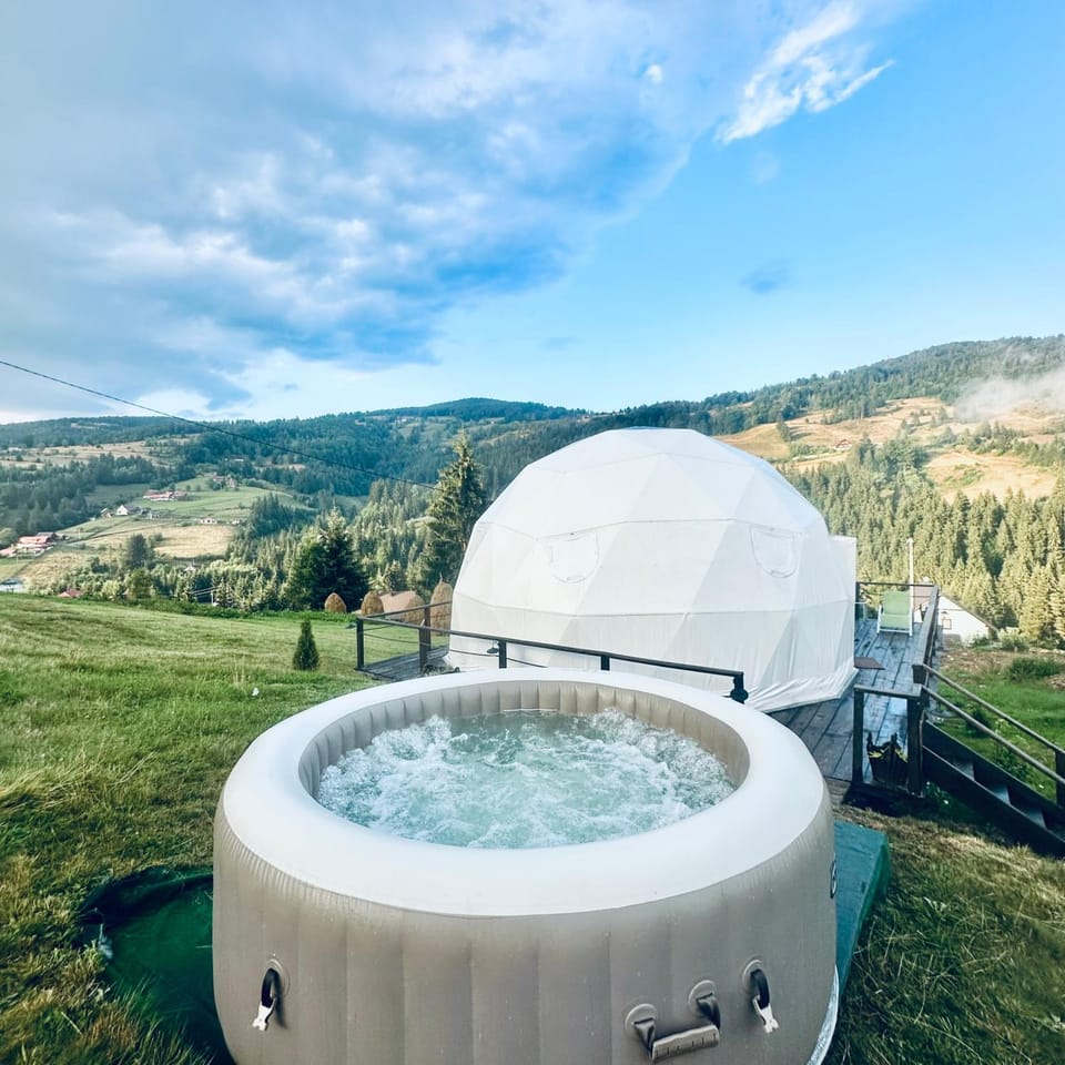 Hot Tub, Mountain view
