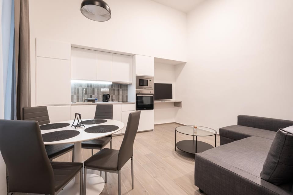 Coffee/tea facilities, Kitchen or kitchenette, Living room, Seating area, Dining area, oven