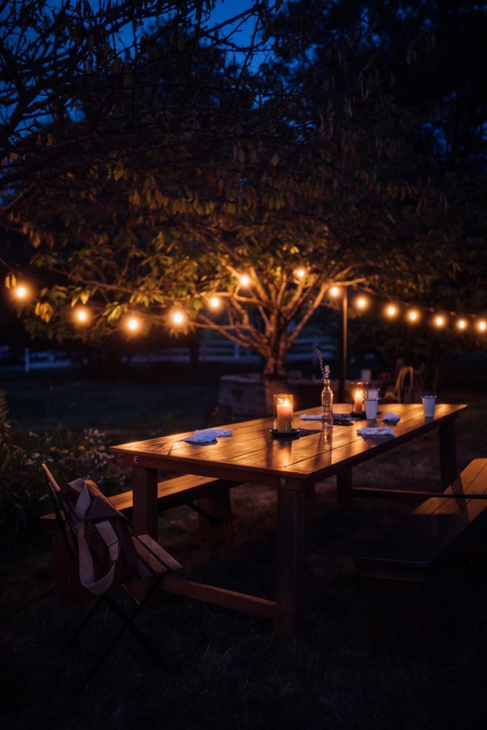Property building, Garden, Dining area