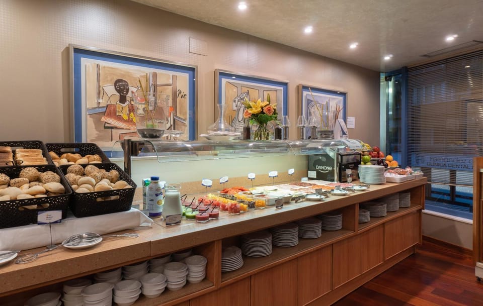 Restaurant/places to eat, Breakfast, Buffet breakfast