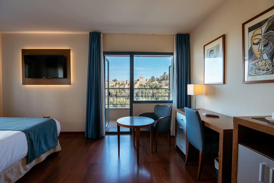 TV and multimedia, Photo of the whole room, Landmark view