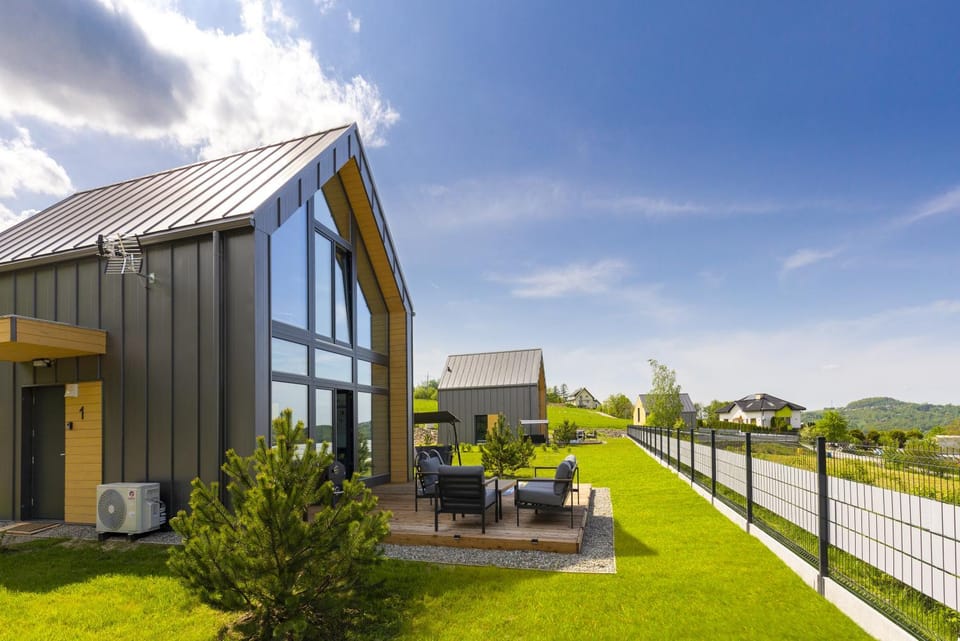 Property building, Spring, Off site, Day, Natural landscape, Garden, Hot Tub, View (from property/room), Garden view, Mountain view, Area and facilities, Location, Parking
