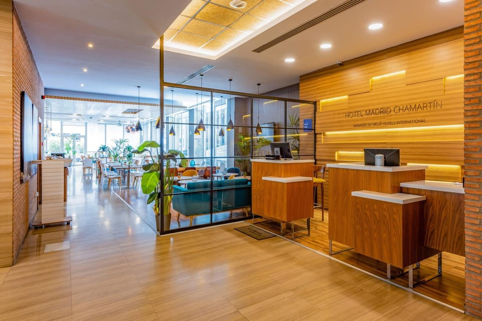 Restaurant/places to eat, Facade/entrance, Lobby or reception, Dining area
