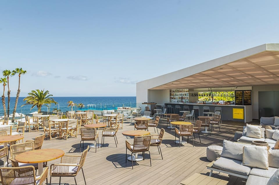 Restaurant/places to eat, Balcony/Terrace, Lounge or bar, Dining area, Sea view, Swimming pool, Drinks