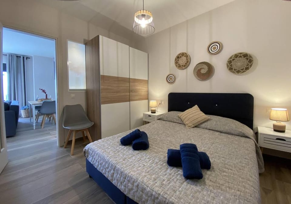 Bedroom, wardrobe