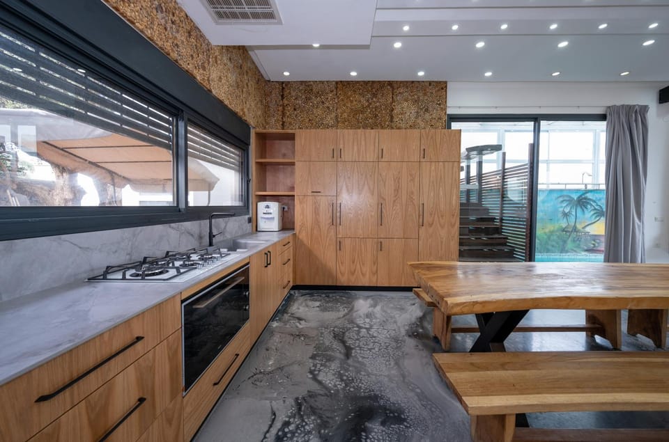 Kitchen or kitchenette, Dining area, pet friendly