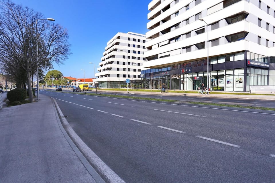 Property building, Neighbourhood
