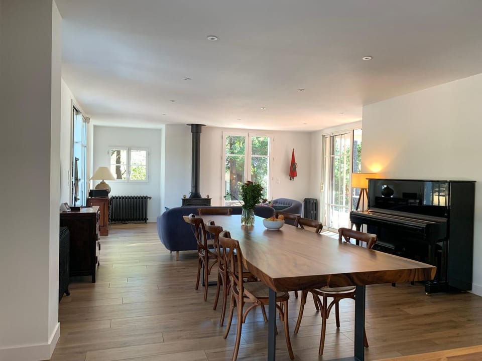 Living room, Dining area