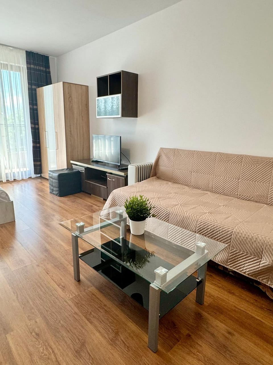 TV and multimedia, Seating area, wardrobe