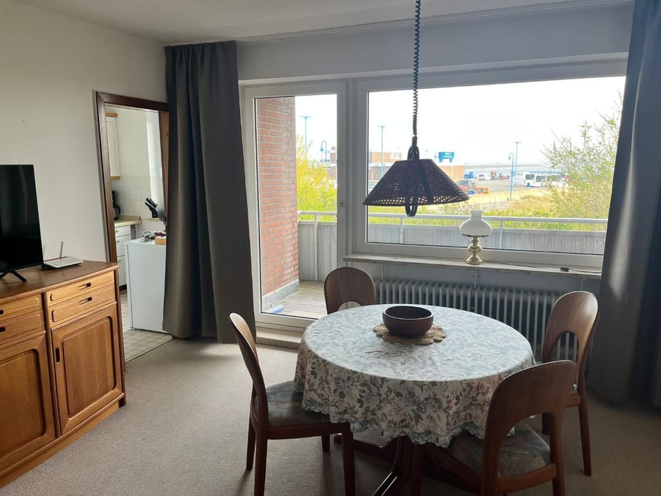 Living room, Dining area, Landmark view