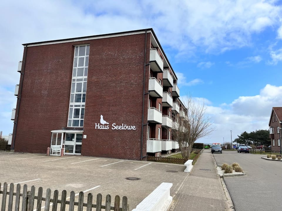 Property building, Street view