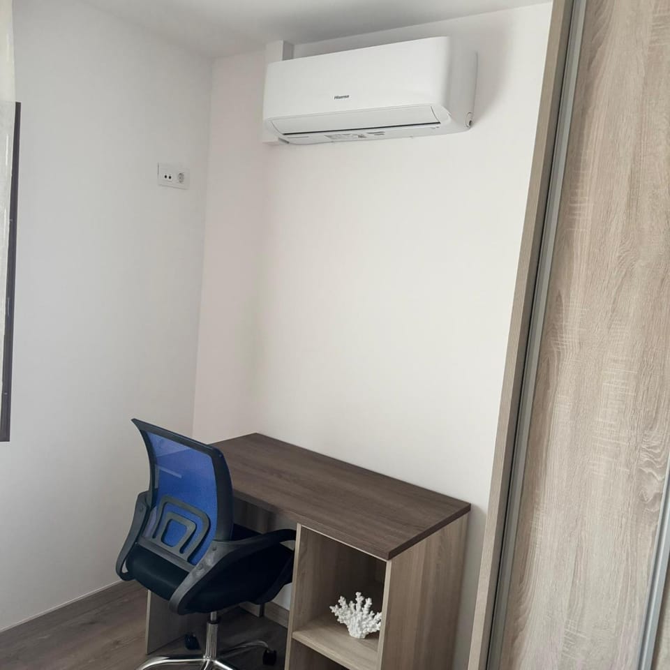 Seating area, air conditioner