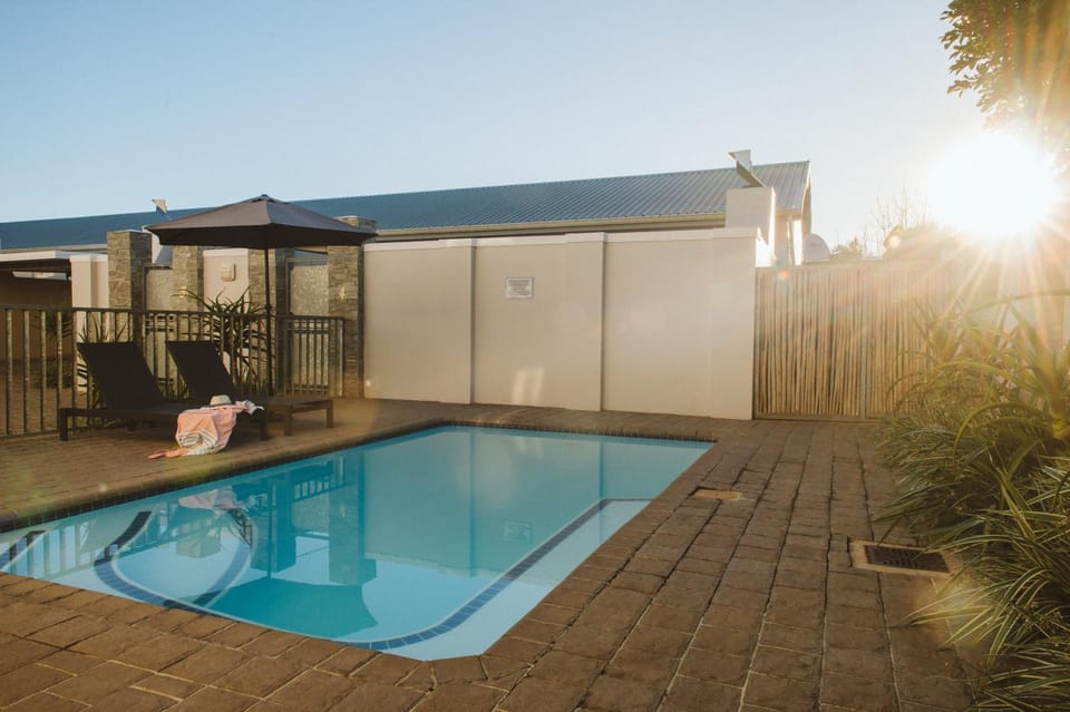 Swimming pool, sunbed