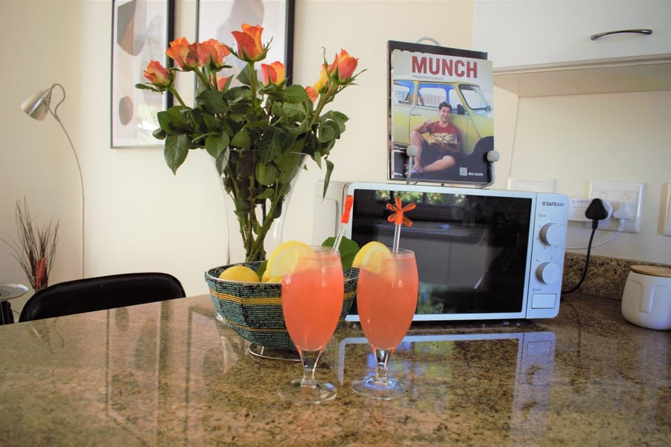 Drinks, minibar, kitchen