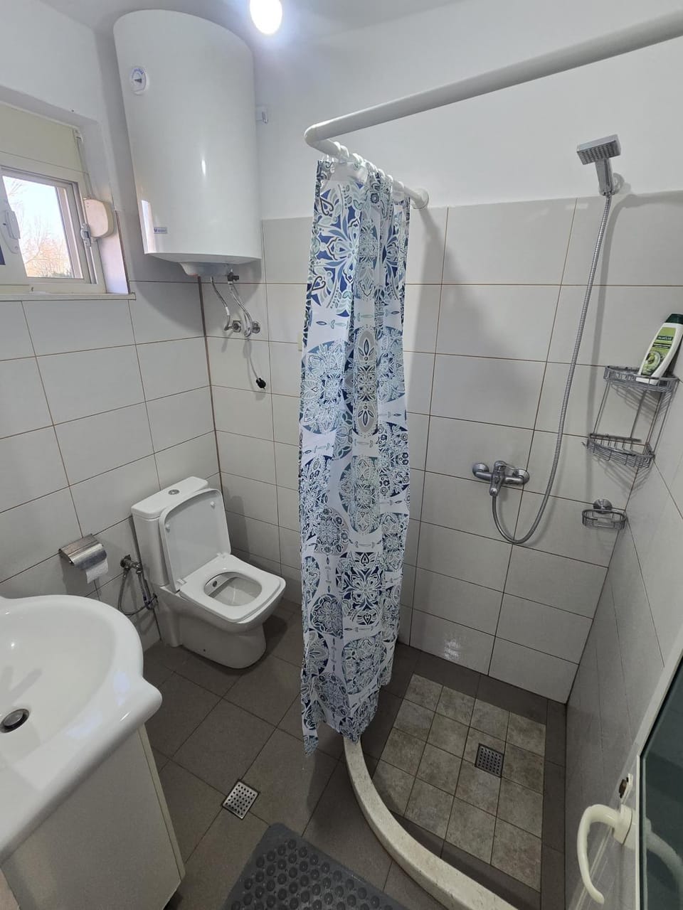 Shower, Toilet, Bathroom, bidet, towels