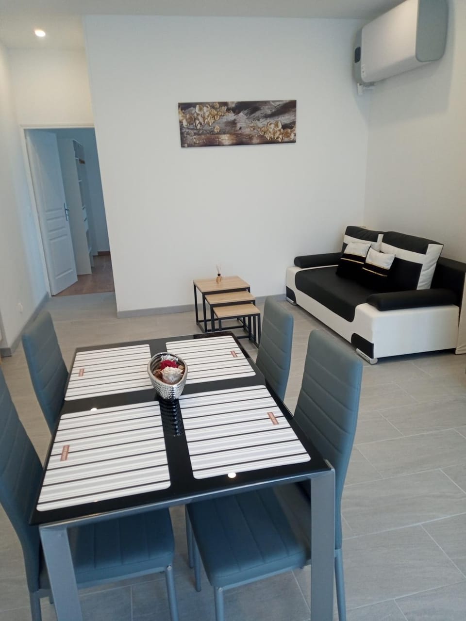 Living room, Seating area, Dining area
