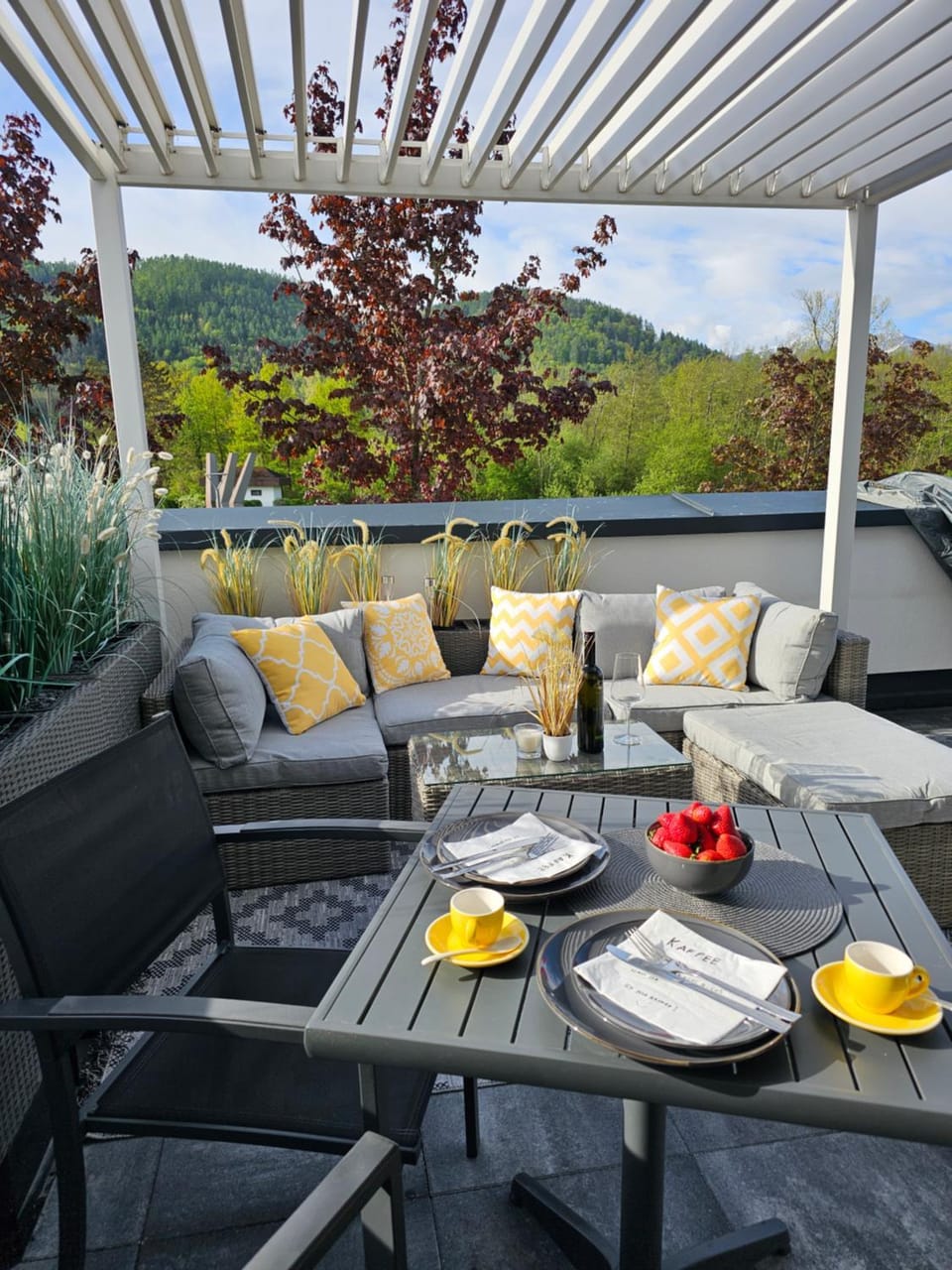 View (from property/room), Balcony/Terrace, Seating area, Dining area