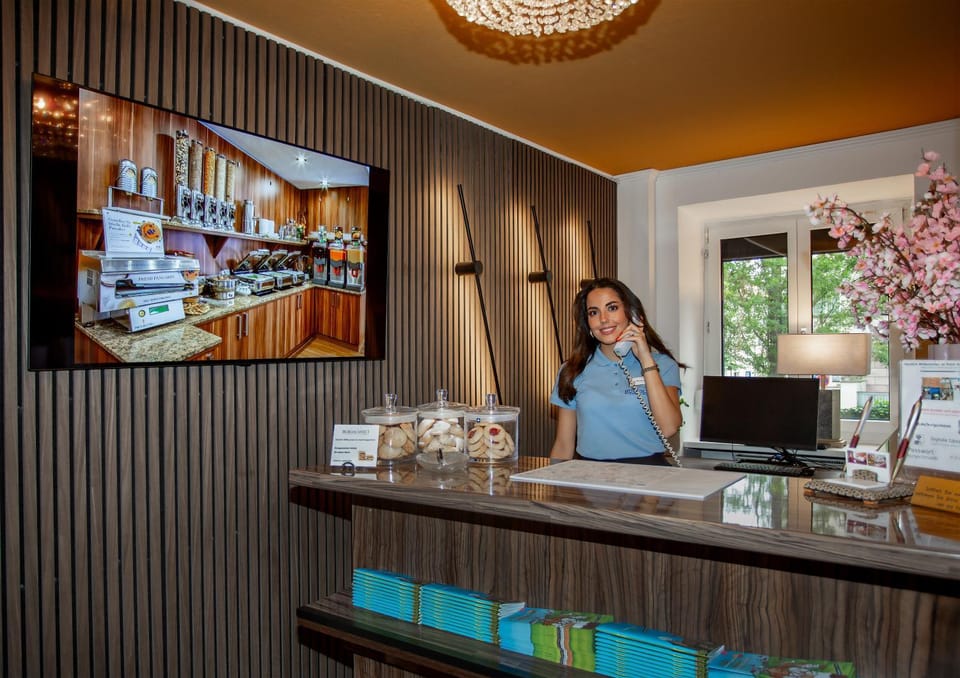 Staff, People, TV and multimedia, Lobby or reception