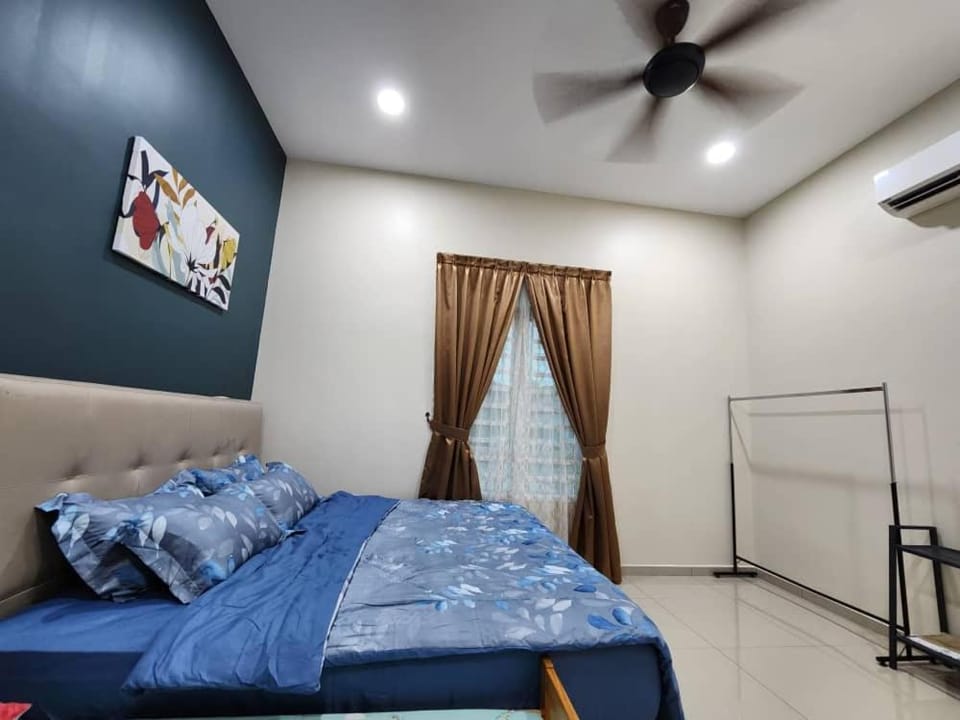 Bed, Photo of the whole room, Bedroom, fireplace
