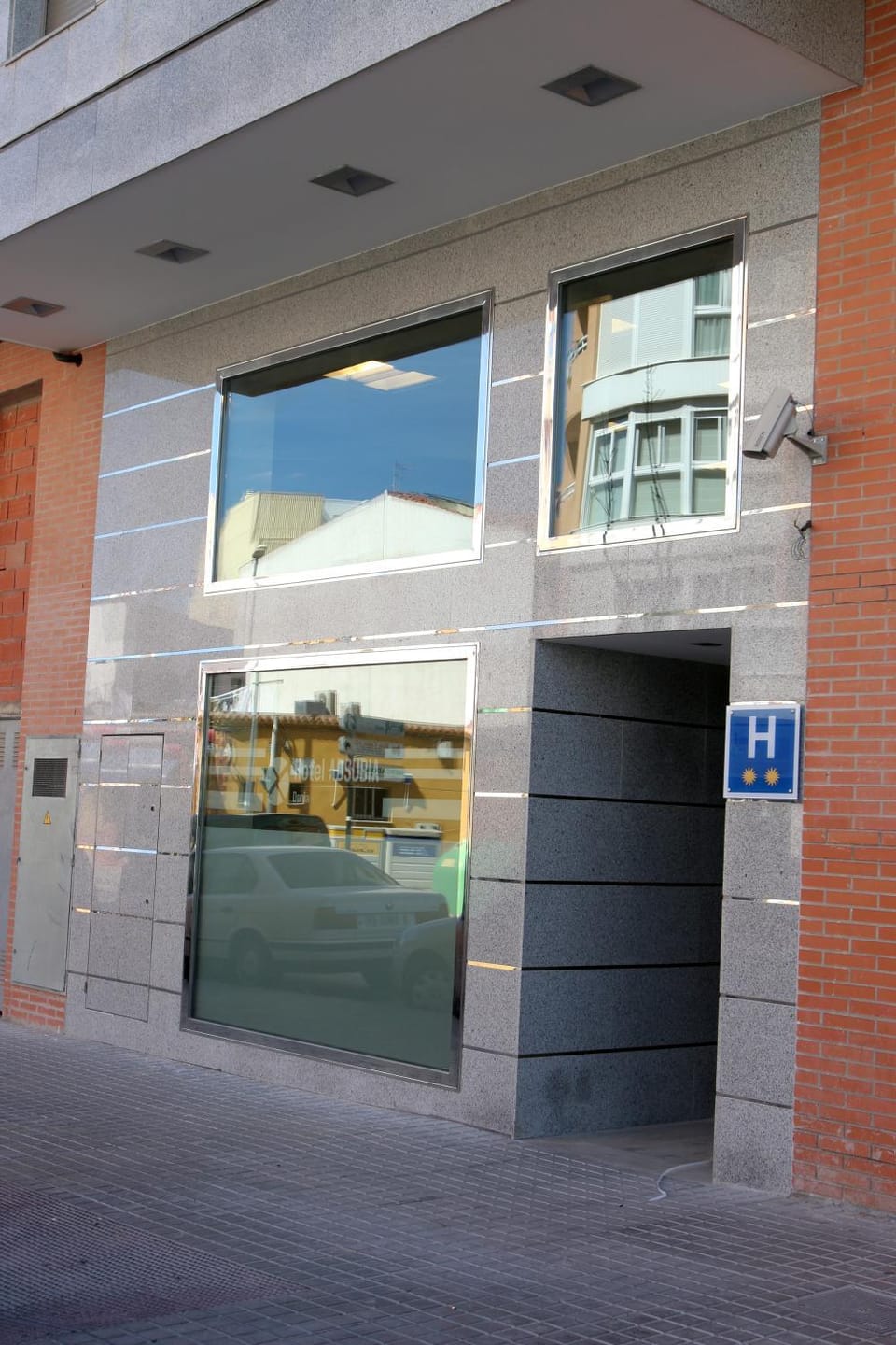Facade/entrance