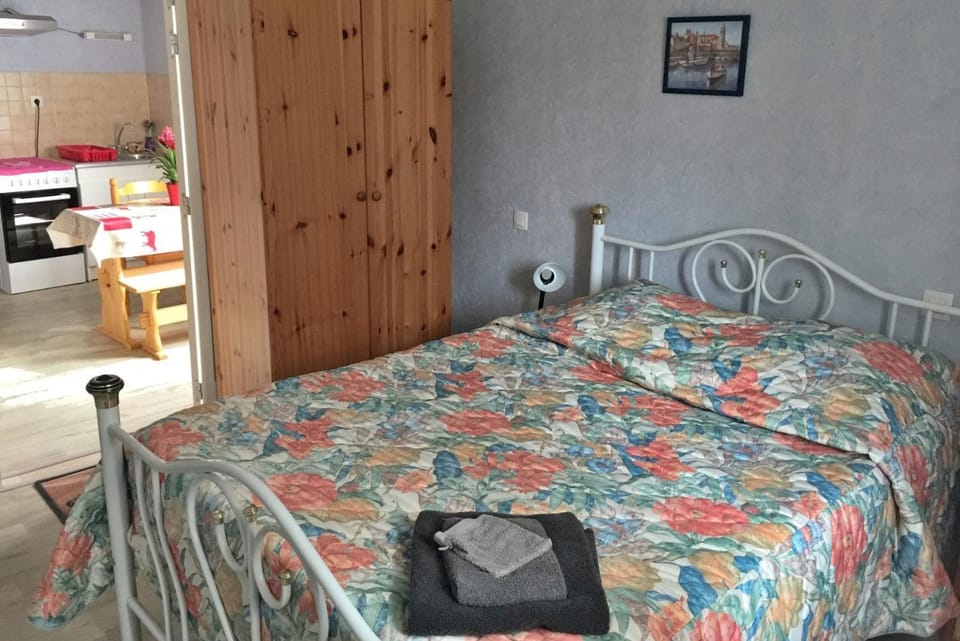 Bed, Bedroom