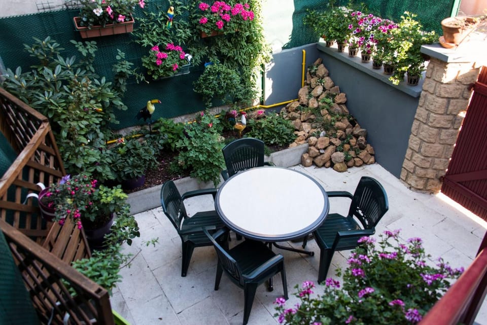 Patio, Spring, Day, Coffee/tea facilities, Balcony/Terrace, Balcony/Terrace, Inner courtyard view