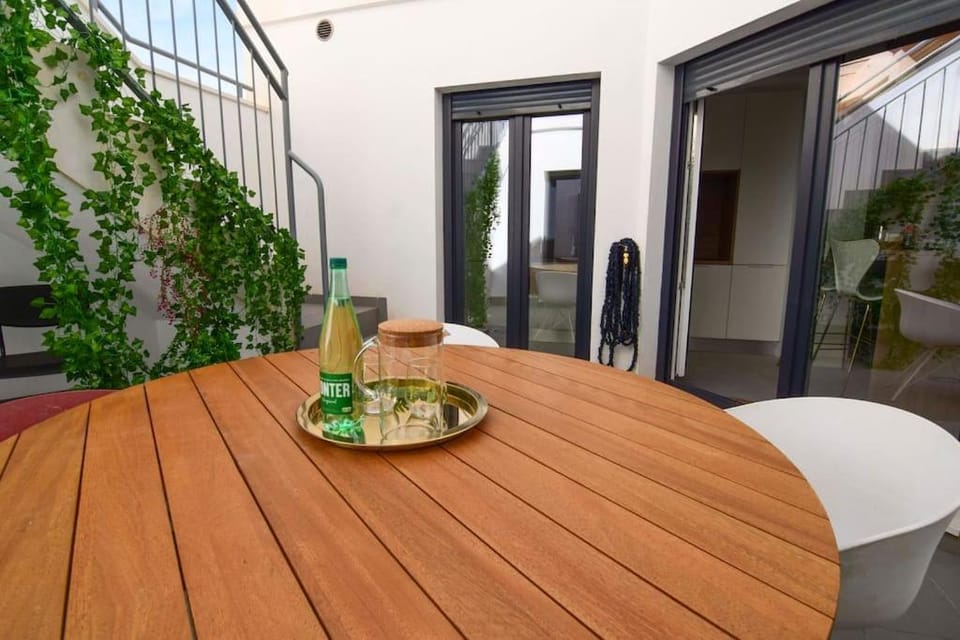Patio, Dining area