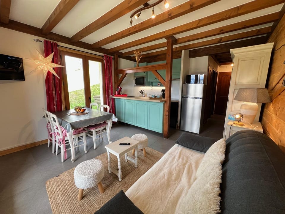 TV and multimedia, Kitchen or kitchenette, Dining area, oven, pet friendly, stove
