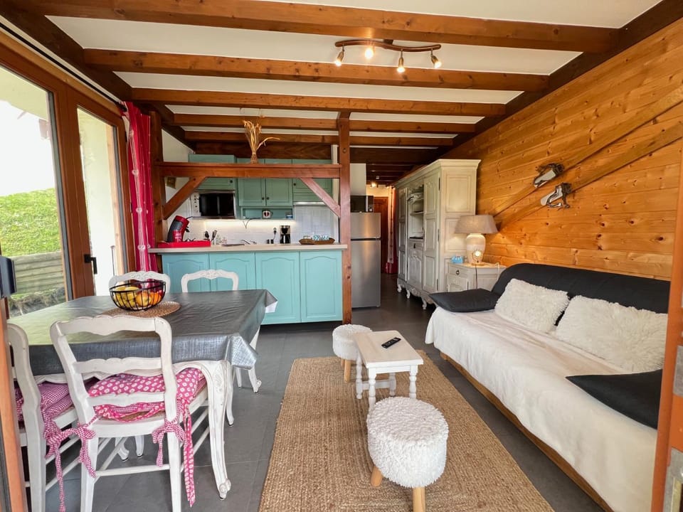 Kitchen or kitchenette, Living room, Dining area